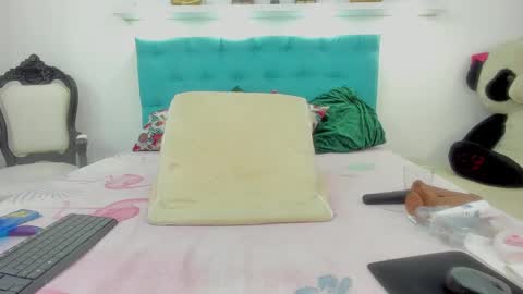 Snapshot of milky_emma chatting on 5, 2, 2025 milky_emma online show from 5, 2, 2025