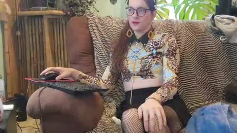 Peach Doll online show from 8, 12, 2024