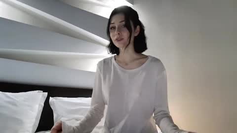 milla bella online show from 9, 4, 2026