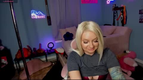 Snapshot of milli_moon chatting on 7, 3, 2026 Mila online show from 7, 3, 2026