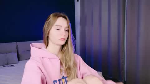 Mila online show from 23, 11, 2025