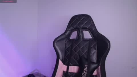 Snapshot of millie_bobby_ chatting on 30, 4, 2026 Millie Bobby online show from 30, 4, 2026