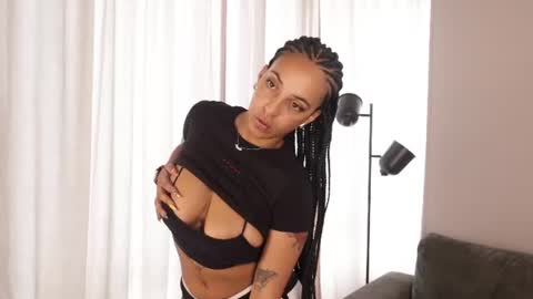 millie_volturi online show from 9, 7, 2026