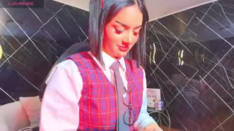milu_carbajal_x online show from 25, 7, 2026