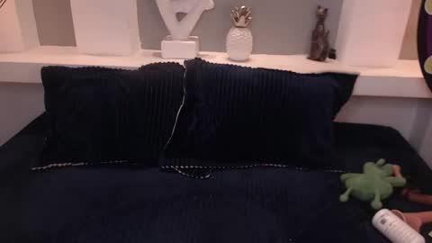 Snapshot of milu_w4llace chatting on 5, 12, 2025 Milu Wallace online show from 5, 12, 2025