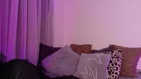 miluv19 online show from 22, 4, 2026