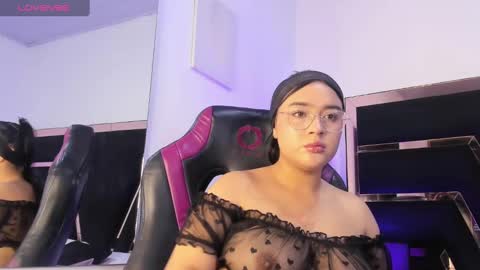 Snapshot of miluvargas chatting on 8, 11, 2025 miluvargas online show from 8, 11, 2025