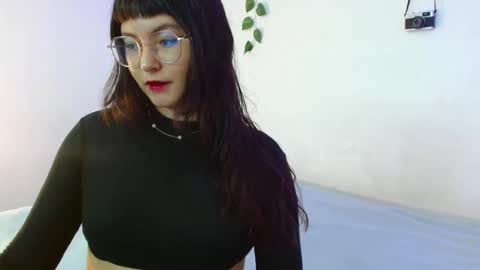 mily_baker online show from 28, 2, 2025