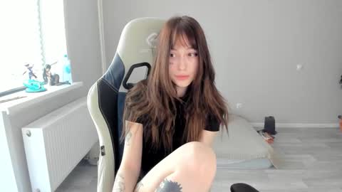 minadzukii online show from 24, 9, 2025