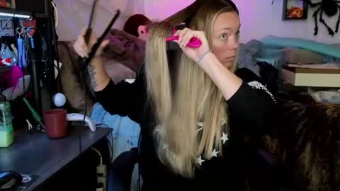 Mindy Mars online show from 8, 10, 2025