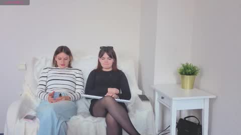 KarinaLeila online show from 11, 9, 2025