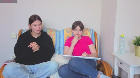 KarinaLeila online show from 12, 9, 2025