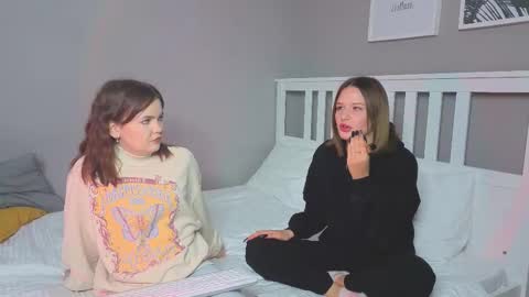 KarinaLeila online show from 15, 9, 2025