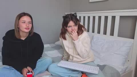 KarinaLeila online show from 18, 9, 2025