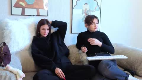 KarinaLeila online show from 26, 9, 2025