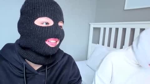 KarinaLeila online show from 7, 10, 2025