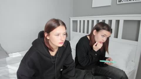 KarinaLeila online show from 9, 10, 2025