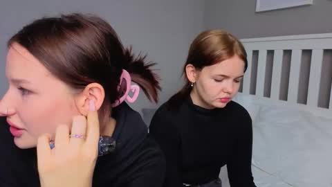 KarinaLeila online show from 10, 10, 2025