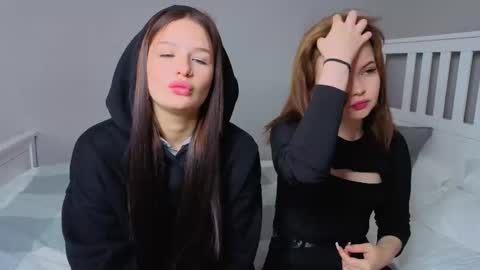 KarinaLeila online show from 15, 10, 2025