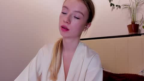 Snapshot of minidiva_ chatting on 15, 11, 2025 Amelia online show from 15, 11, 2025