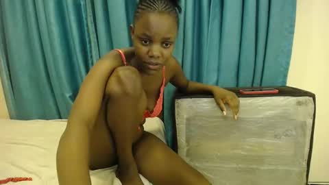 Snapshot of minnie_lila chatting on 12, 10, 2025 Lila online show from 12, 10, 2025