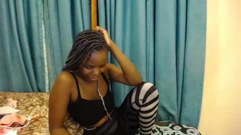 Snapshot of minnie_lila chatting on 8, 11, 2025 Lila online show from 8, 11, 2025