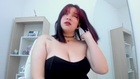 Snapshot of minniee_n chatting on 27, 12, 2024 MINNI online show from 27, 12, 2024