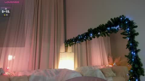 Snapshot of mintlackey chatting on 1, 1, 2025 Lianna online show from 1, 1, 2025