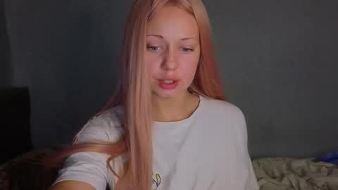 Snapshot of mirahardmanxx chatting on 12, 10, 2025 Happy New Year online show from 12, 10, 2025