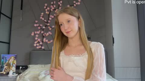 Snapshot of mirajuicyjune chatting on 29, 5, 2026 Mira online show from 29, 5, 2026