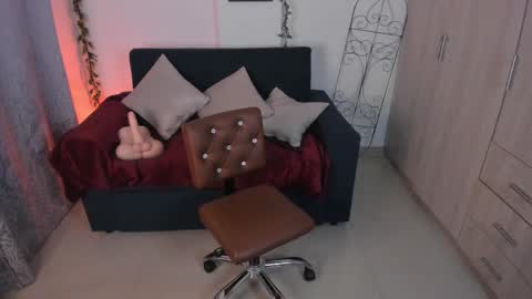 Snapshot of mishelkrave_ chatting on 10, 10, 2025 KRAVE online show from 10, 10, 2025