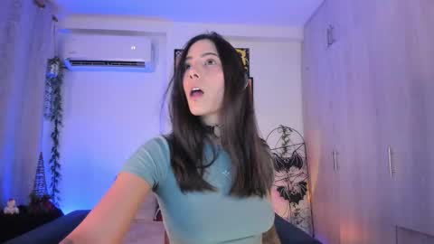 Snapshot of mishelkrave_ chatting on 17, 12, 2025 KRAVE online show from 17, 12, 2025