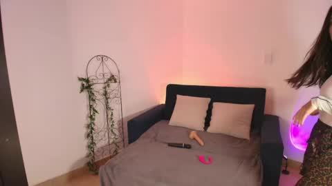 KRAVE  online show from 18, 4, 2026