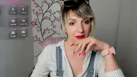 Snapshot of mishelle_blondie chatting on 28, 4, 2026 Mishelle online show from 28, 4, 2026