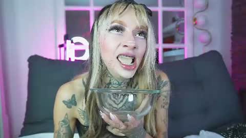 miss___angel online show from 28, 7, 2026