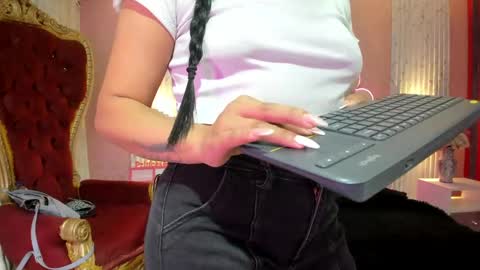 miss__star_ online show from 28, 4, 2026