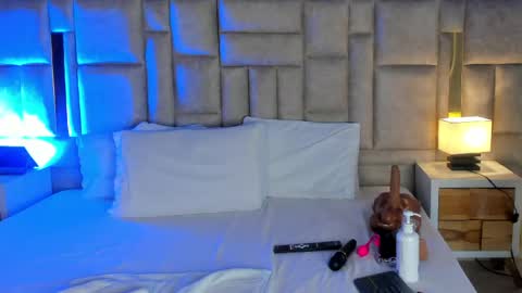 Miss Abigail  online show from 24, 4, 2026