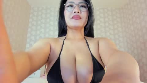Snapshot of miss_asia_one chatting on 10, 5, 2026 Aiza online show from 10, 5, 2026