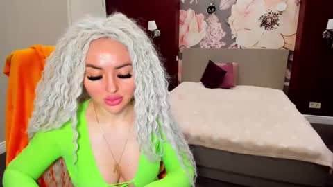 miss_kiten online show from 11, 9, 2025