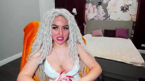 miss_kiten online show from 17, 9, 2025