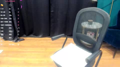 Miss LeiaHolt online show from 1, 3, 2025