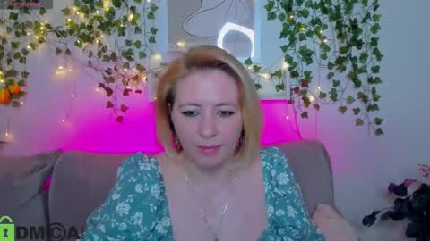 Snapshot of miss_lisaa chatting on 15, 11, 2025 miss_lisaa online show from 15, 11, 2025
