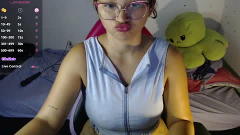 ly independent model online show from 17, 5, 2026