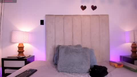 miss_milf_ online show from 28, 4, 2026