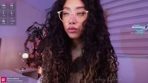 Amy Olivera online show from 16, 10, 2025