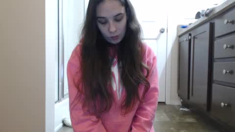 Bella online show from 4, 12, 2024