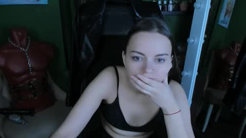 Snapshot of missadelex chatting on 14, 11, 2025 Eva online show from 14, 11, 2025