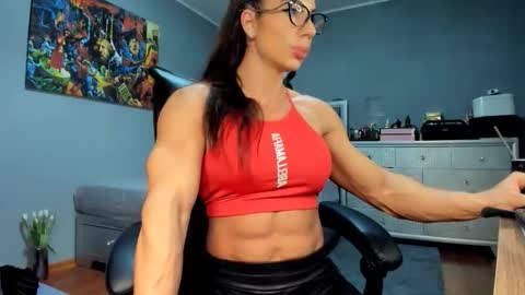 Alesyamuscledoll online show from 29, 11, 2025