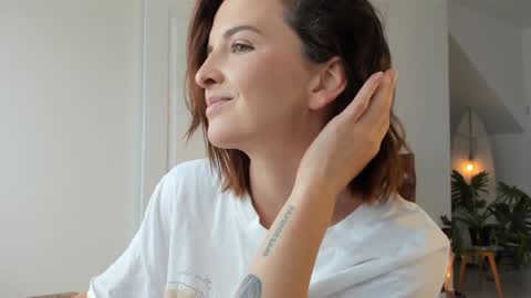 Snapshot of missalexthorn chatting on 1, 3, 2026 Alexandra Thorn online show from 1, 3, 2026