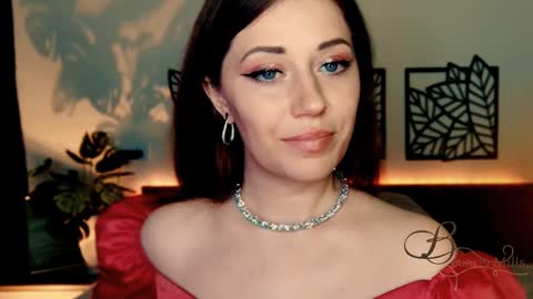 Snapshot of missbeverlymills chatting on 7, 12, 2024 The divine Beverly online show from 7, 12, 2024